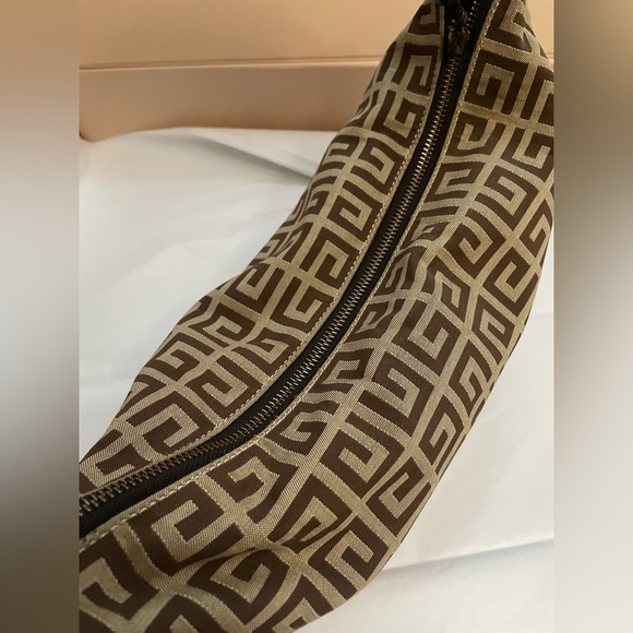 SoldâAuthentic GIVENCHY Cut Monogram Shoulder Bag - Picture 10 of 16